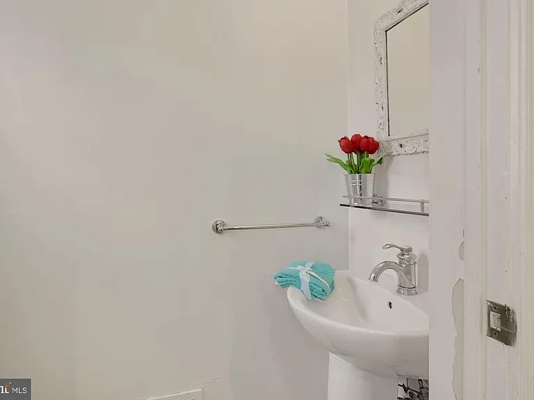 4505 Alton Pl NW — Photo 11