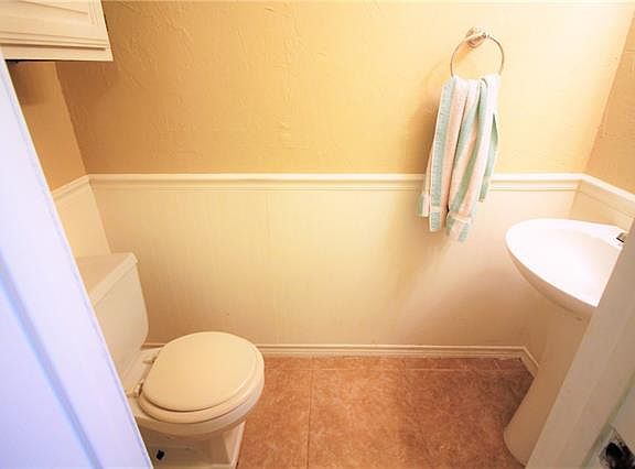 4th image of 2115 Park Willow Ln APT B