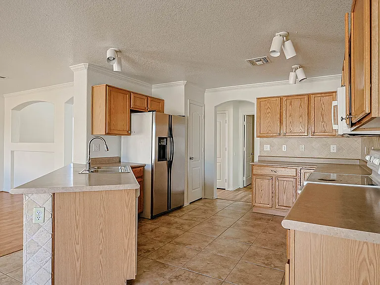 3225 N 130th Ave — Photo 16