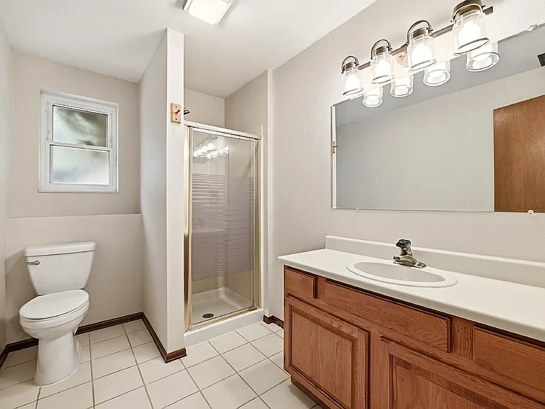 110 Mobray Ct — Photo 38