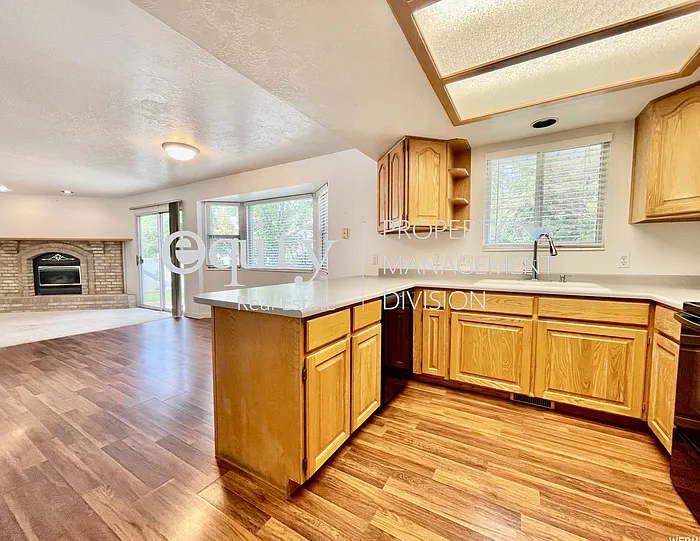 11742 S Tatteredangel Cv — Photo 11