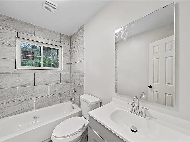 1441 Robin Hood Ln — Photo 15