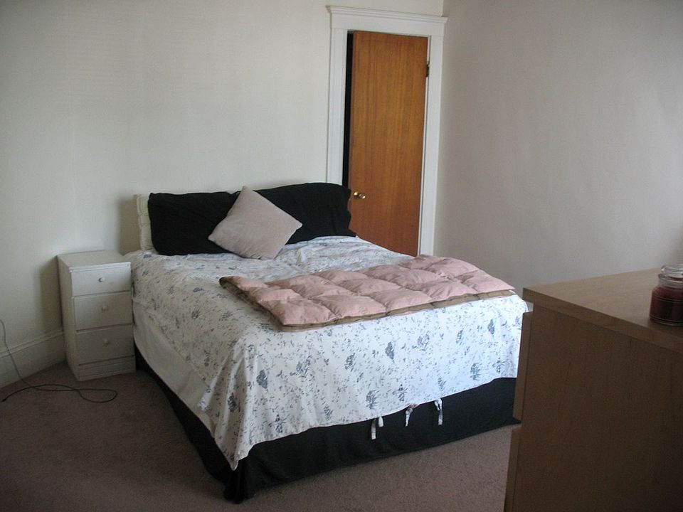 1st image of 110 Thurston St APT 1