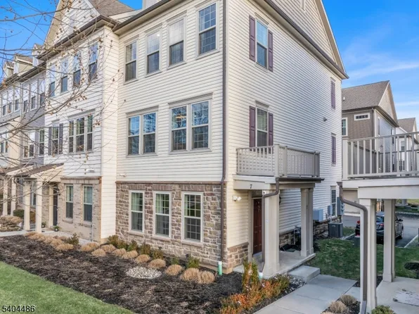 7 Ambrosia Ct, Livingston, NJ 07039