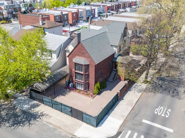 3821 Avenue S image 2 of 42