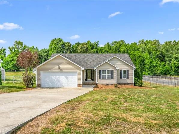 7507 Inglewood Rd, Burlington, NC 27215