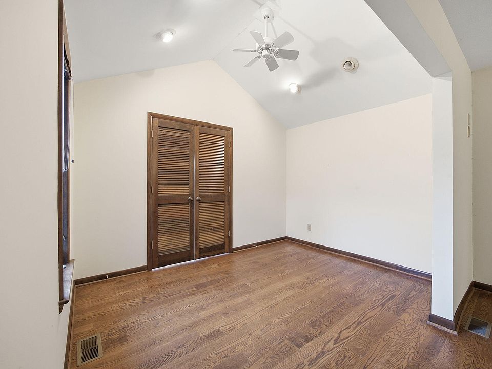 70th image of 2044 Manor Dr