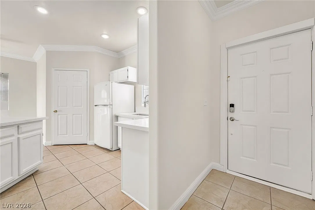 2 bed, 2.0 bath, 1131 sqft, $1,645 — Photo 3