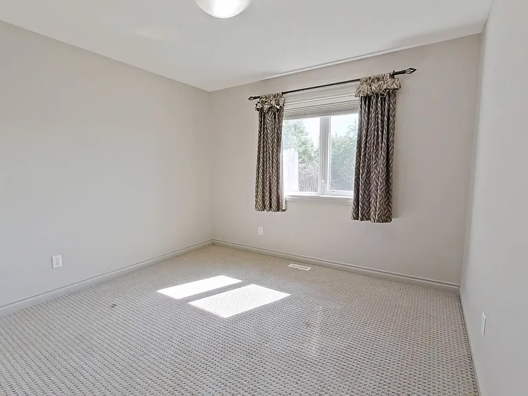 6162 Maynard Cres NW — Photo 16