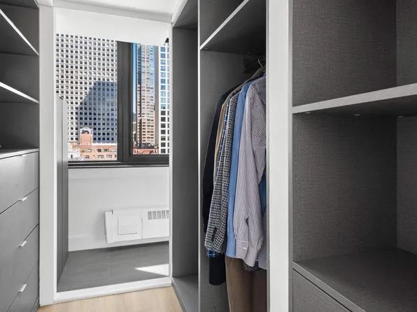 224 East 52nd Street image 16 of 23