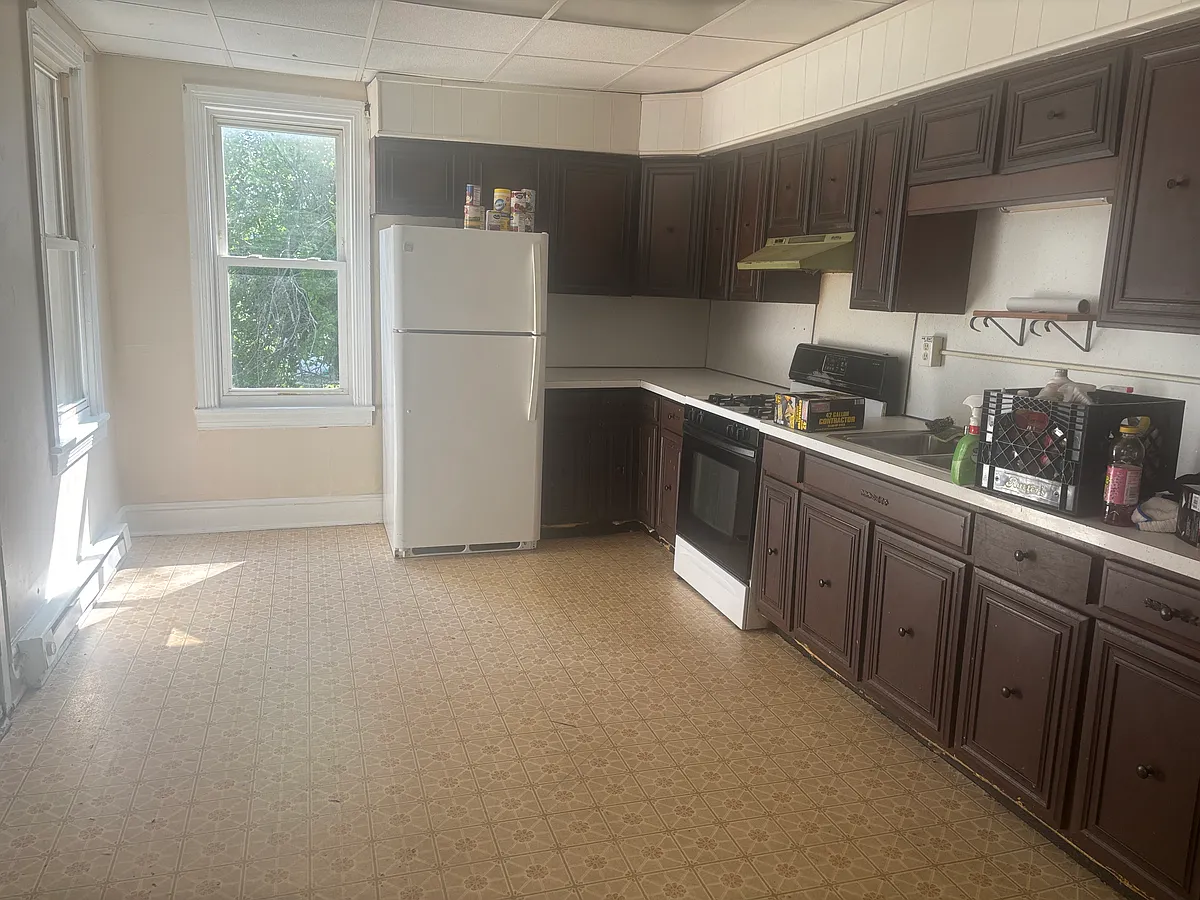 Building Photo - 248 Roosevelt Ave #2