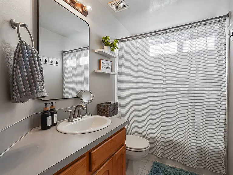 6871 N Fairfax Ave — Photo 28