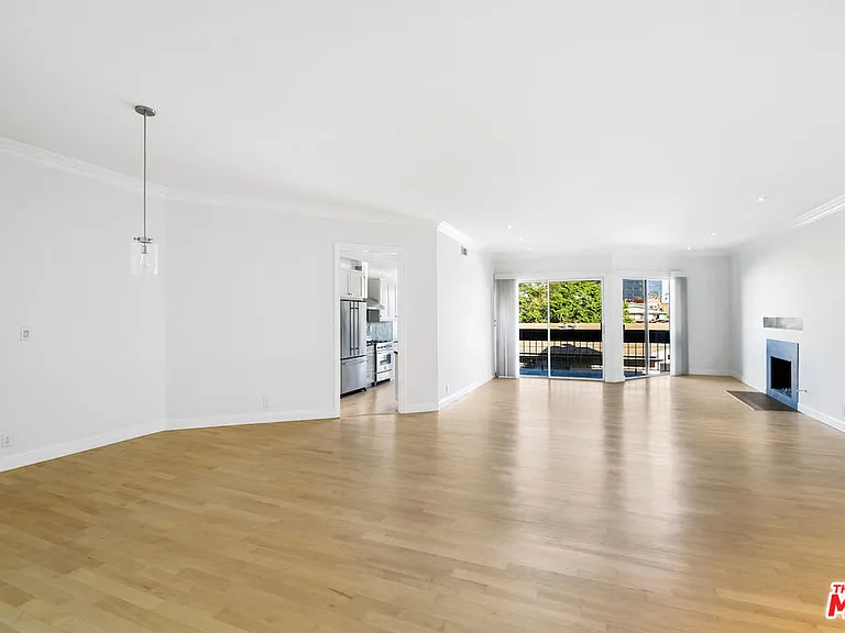 11628 Montana Ave #206 — Photo 2