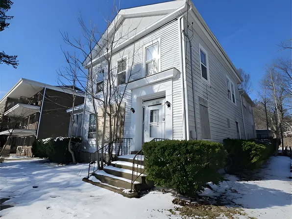 212 S Tryon St, Woodstock, IL 60098