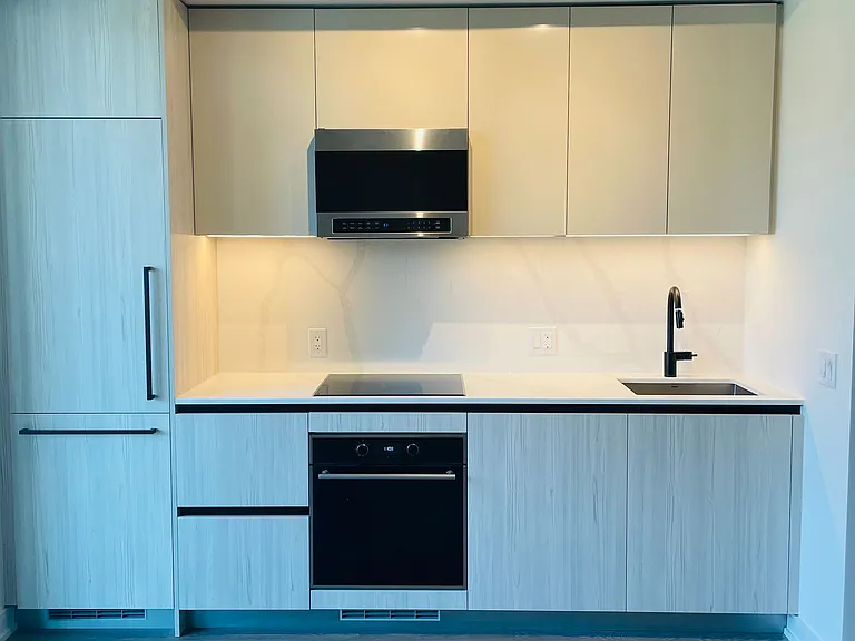 425 Front St E #302 — Photo 4