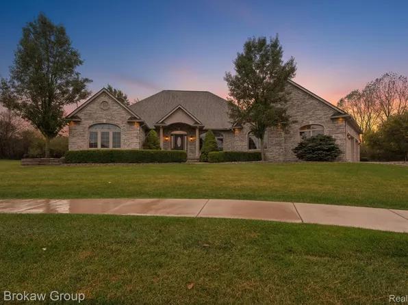 9398 Highland Ct, Davison, MI 48423