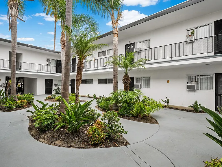 1750 Coronado Ave #6 — Photo 24