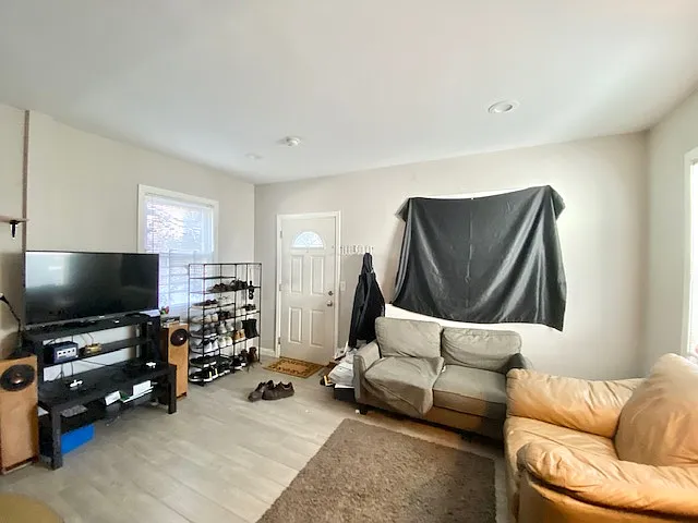 115 Glenville Ave — Photo 3
