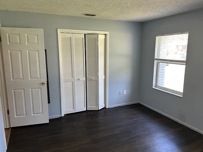 1404 Dexter Dr N — Photo 14