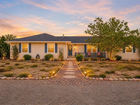 745 W Calle Allegre Dr, Pueblo, CO 81007