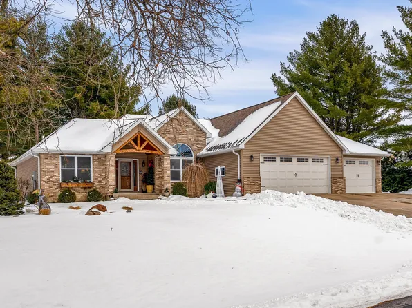 1343 Lange Ln, La Crescent, MN 55947