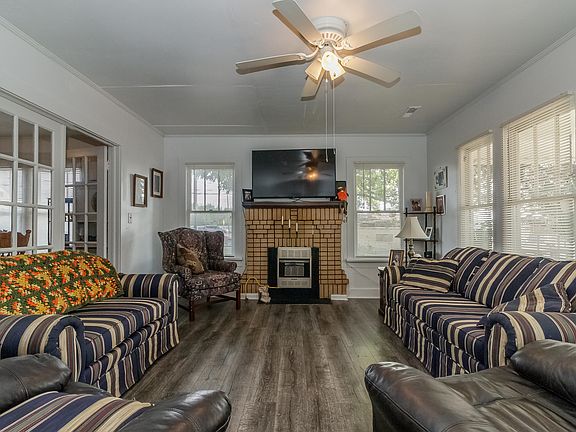 5th image of 10895 Commerce St