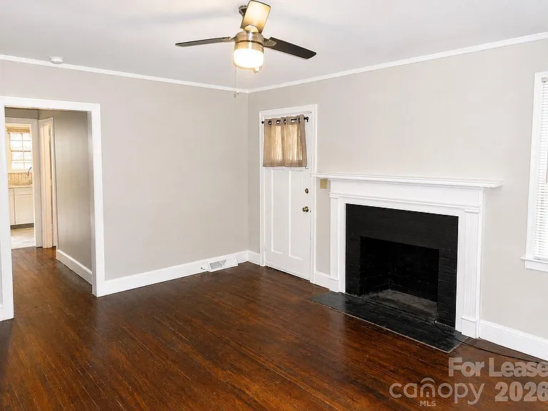 2733 Parkway Ave — Photo 3