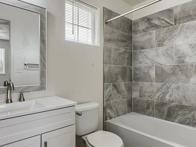 8102 Silver Glen Dr — Photo 11