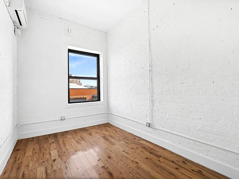 239 Banker St #2M — Photo 3