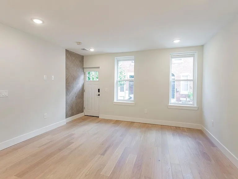 1448 E Wilt St — Photo 4