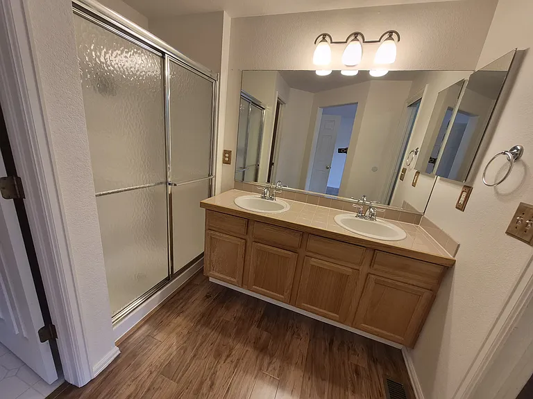 427 Hudson Ct — Photo 24