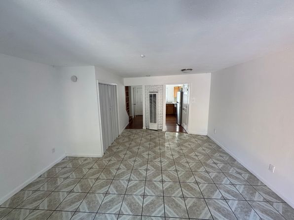 446 Santa Alicia Dr