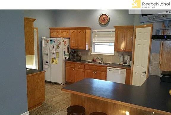 3rd image of 856 SW Lee Ann Dr