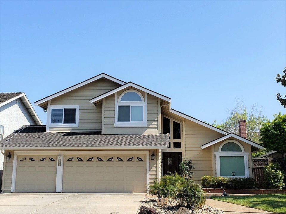2nd image of 1086 Mountain Shadows Rd