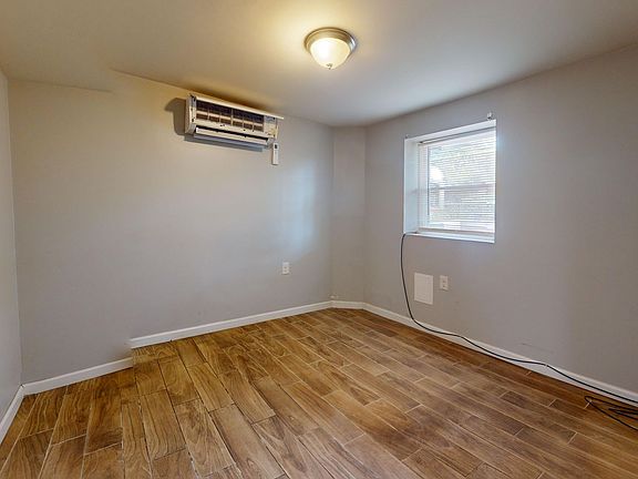 3rd image of 5618 Elmwood Ave #B