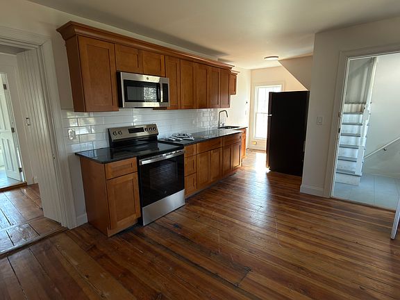 2nd image of 14 Maple St Floor 2