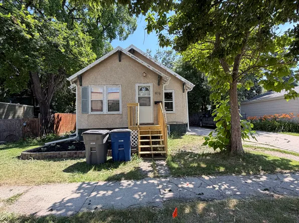 915 5th Ave S, Moorhead, MN 56560