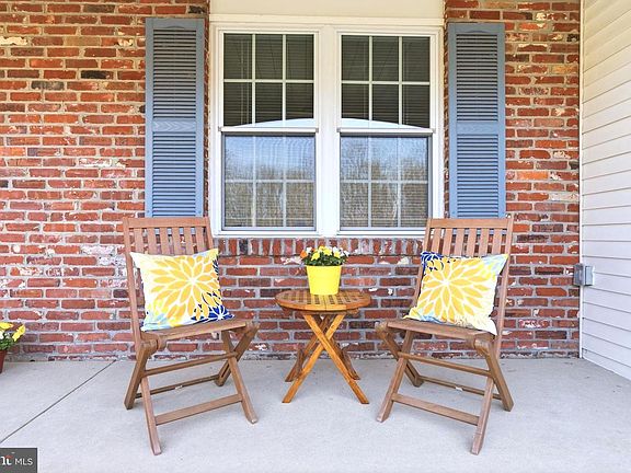 5th image of 221 Foxcroft Rd