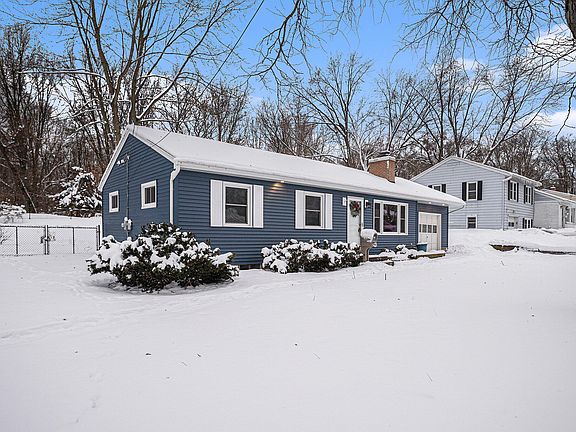 3rd image of 218 Briarhill Dr