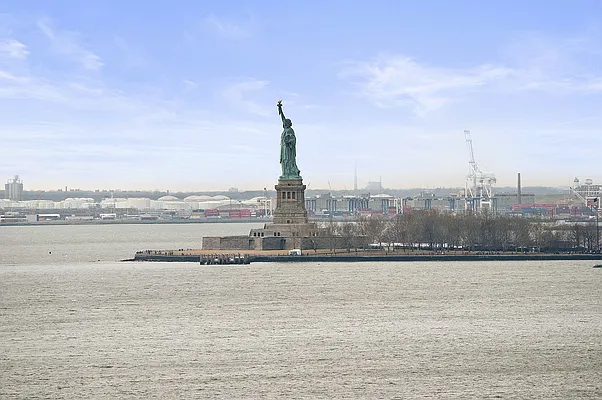 Rented by Renetta Real Estate | media 38