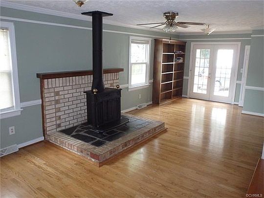 3rd image of 21017 Warren Ave