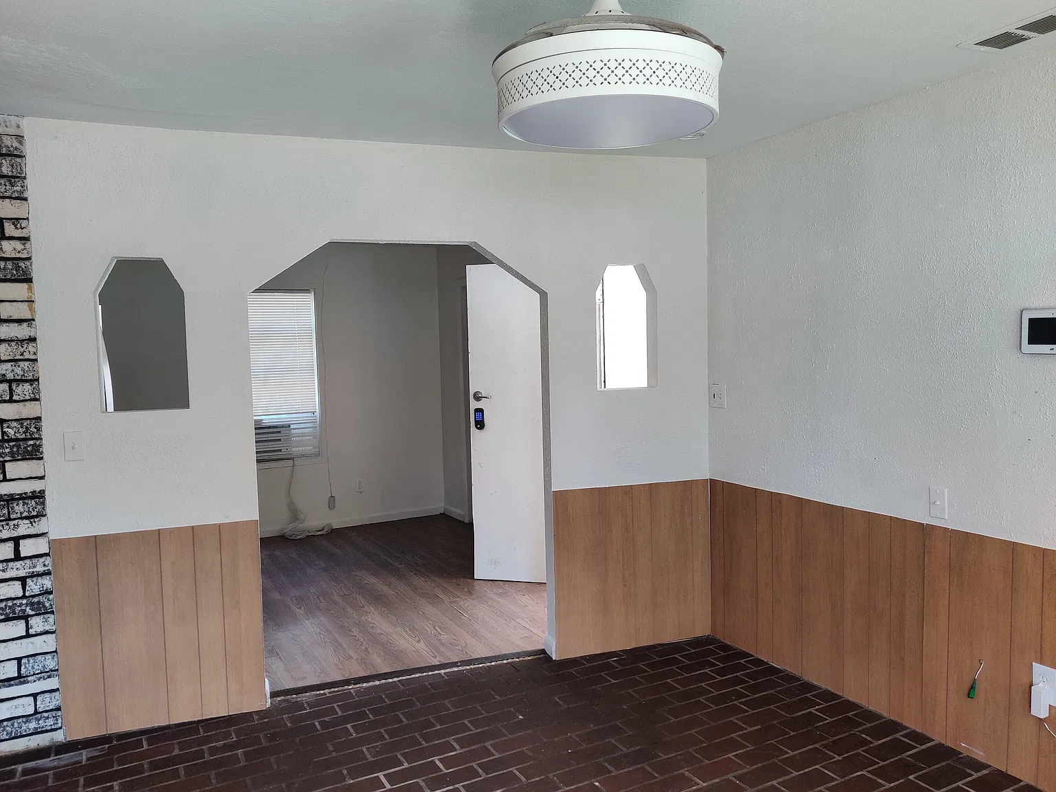 3 bed, 900 sqft, $1,775 — Photo 2