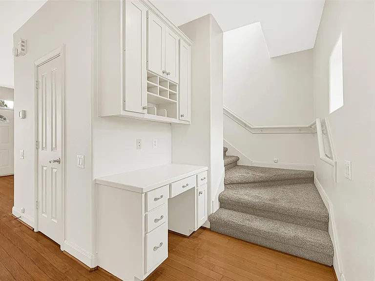 2414 Calumet St #B — Photo 16