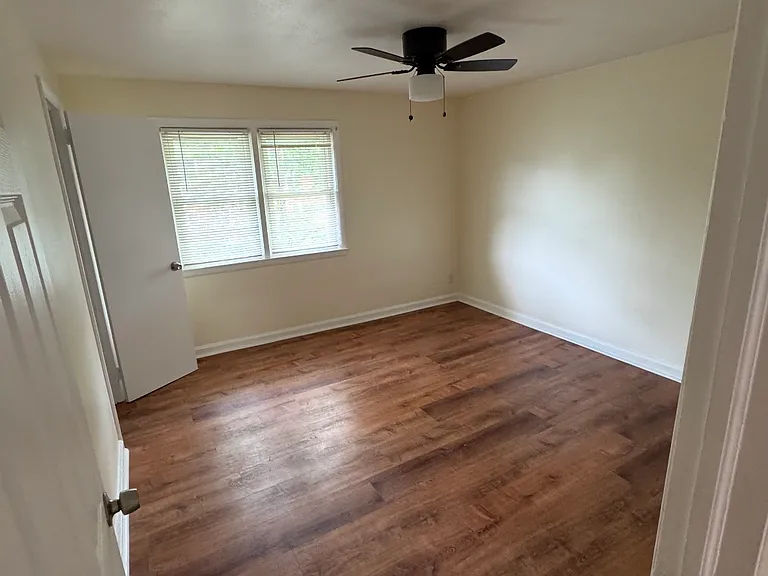 184 Madison Dr — Photo 3