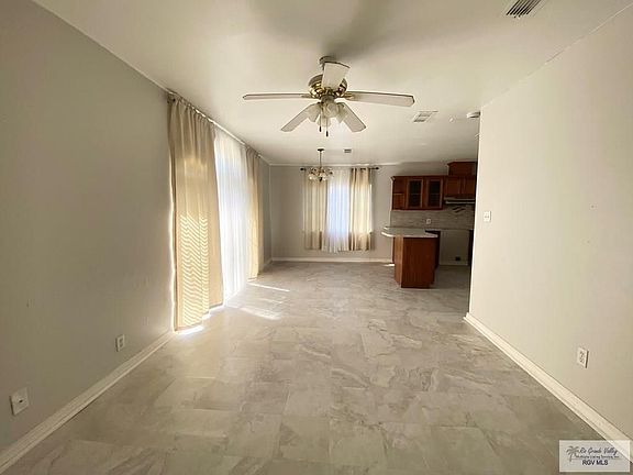 4th image of 452 W Swanson St
