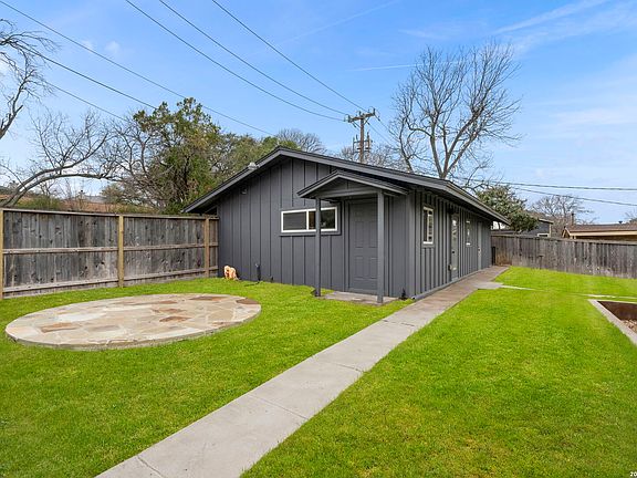 5th image of 2126 E Lawndale Dr.