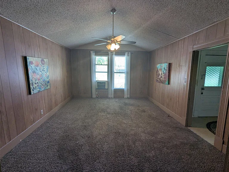 1319 Grace St — Photo 16