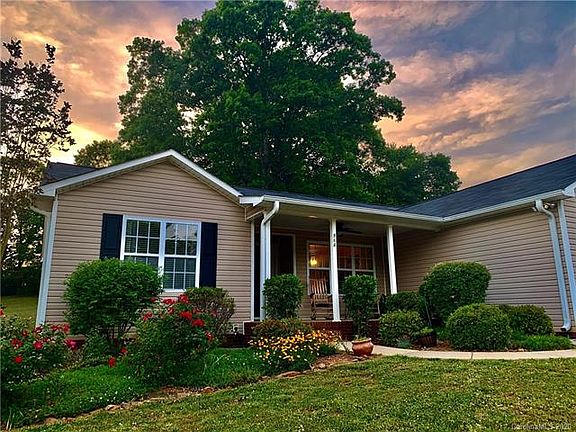 3rd image of 164 Swann Crossing Ln