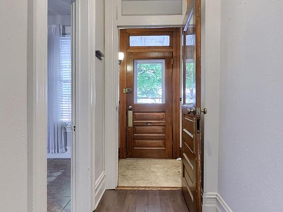 3rd image of 111 Pearl St