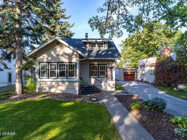 1102 Belmont Rd, Grand Forks, ND 58201